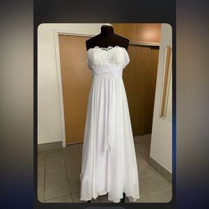 Custom made Wedding Dress, Never worn